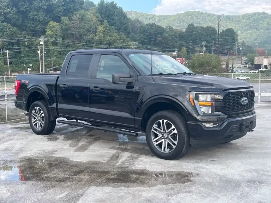 2023 Ford F-150 XL photo 1