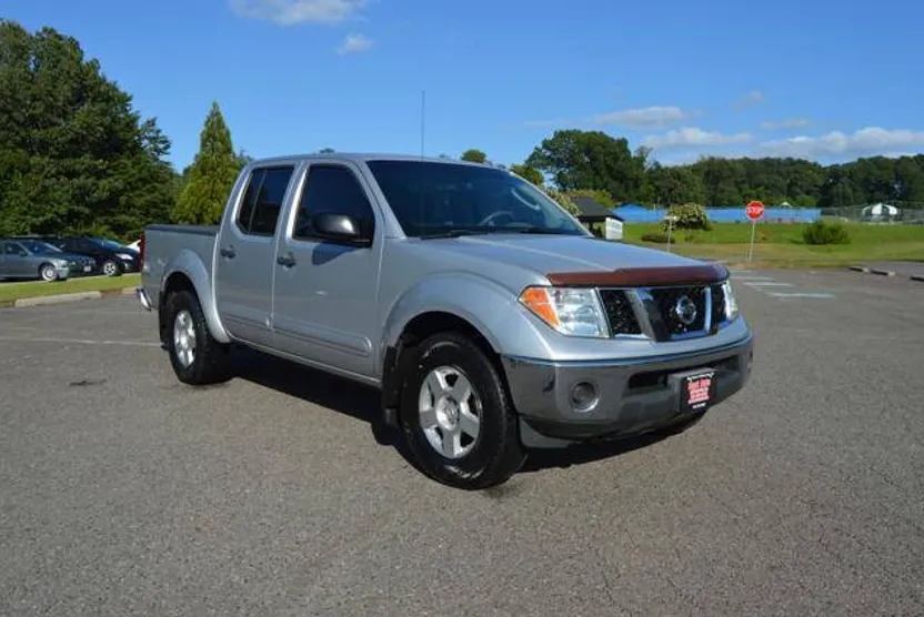 2008 Nissan Frontier LE photo 1