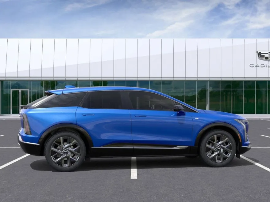 2025 Cadillac Optiq Luxury photo 1