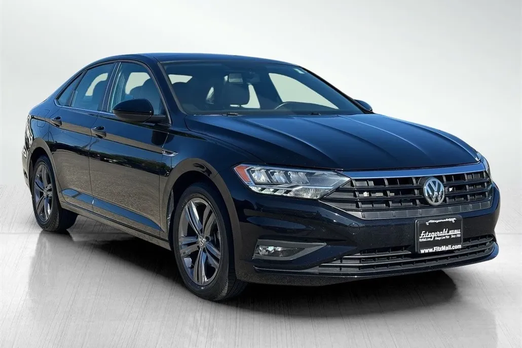2021 Volkswagen Jetta R-Line photo 1