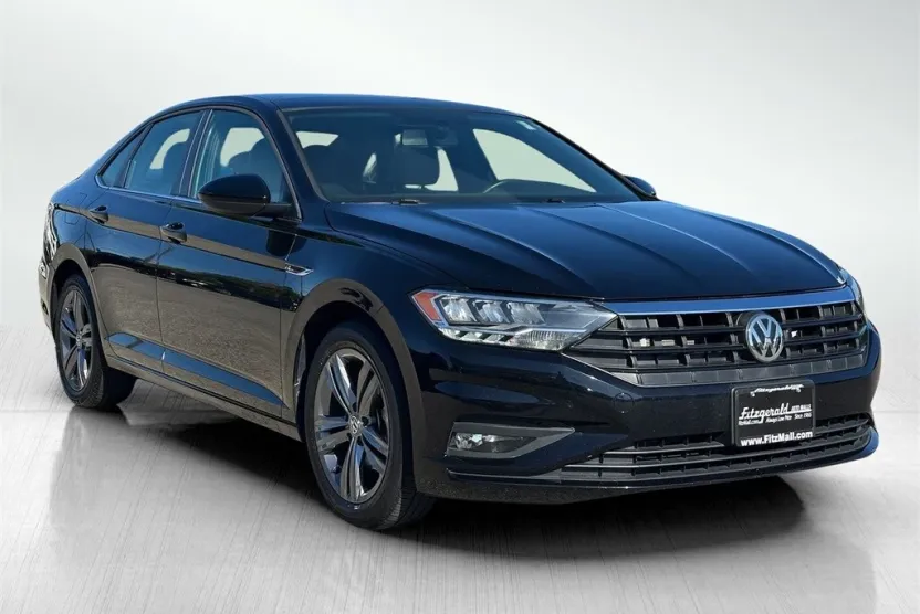 2021 Volkswagen Jetta R-Line photo 1