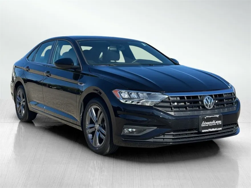 2021 Volkswagen Jetta R-Line photo 1