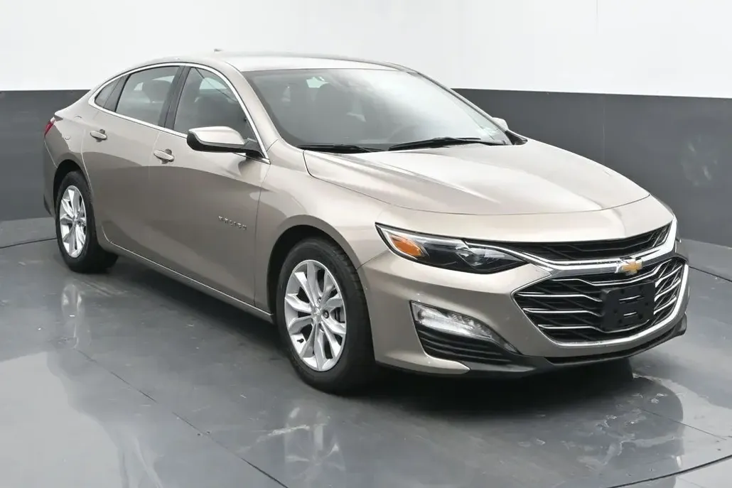 2024 Chevrolet Malibu 1LT photo 1