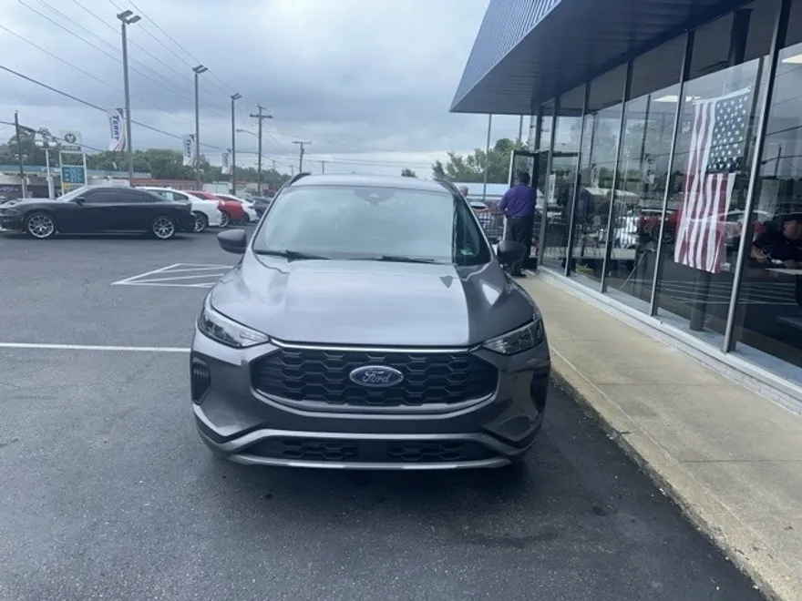 2024 Ford Escape ST-Line photo 1
