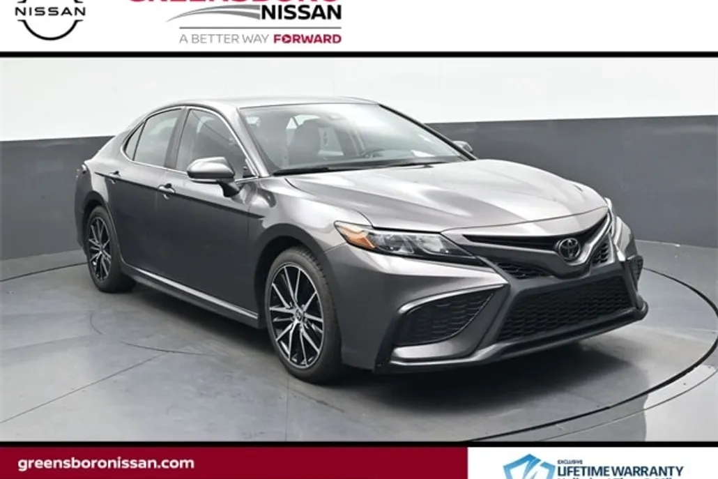2022 Toyota Camry SE photo 1