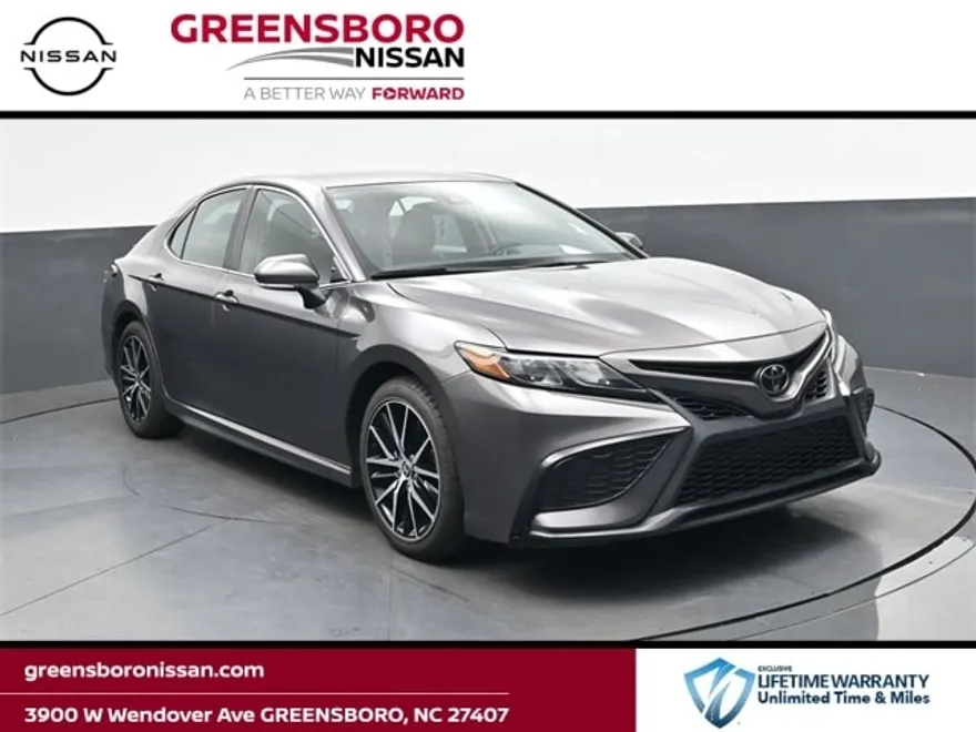 2022 Toyota Camry SE photo 1