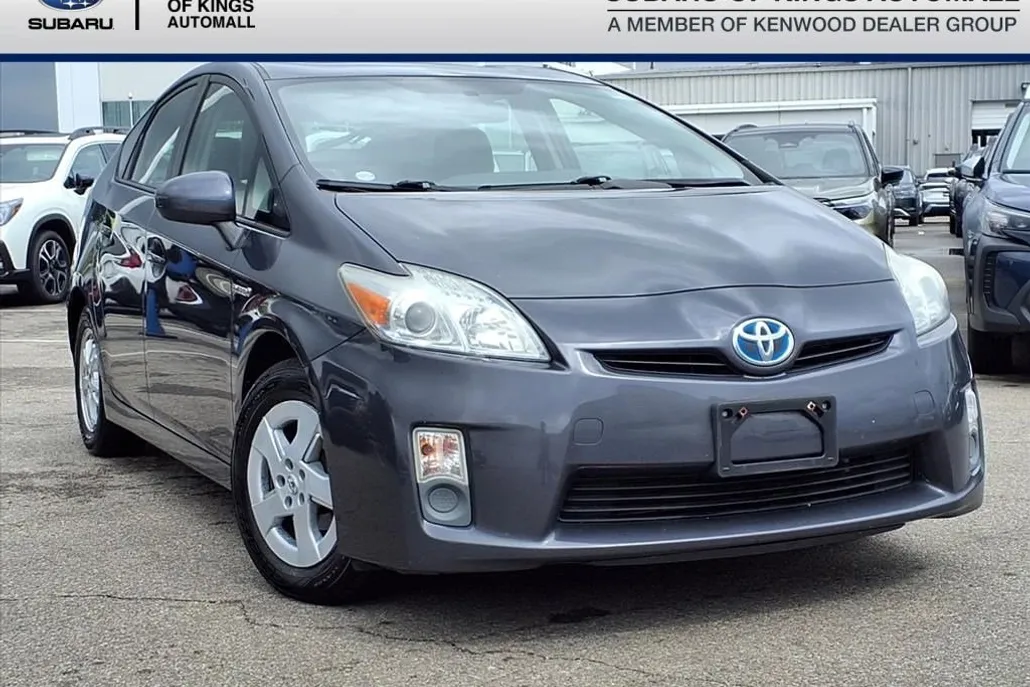 2010 Toyota Prius Two photo 1