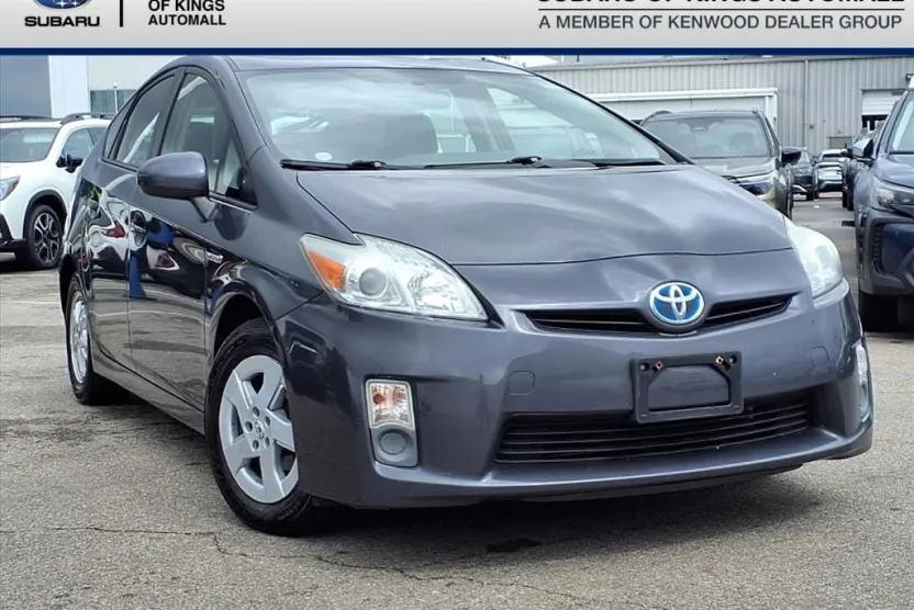 2010 Toyota Prius Two photo 1