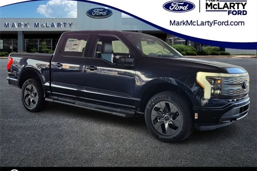 2025 Ford F-150 Lightning Lariat photo 1