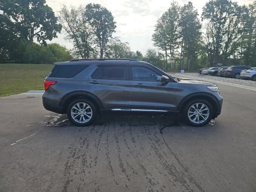 2020 Ford Explorer XLT photo 1