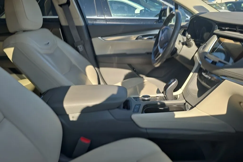 2022 Cadillac XT5 Premium Luxury photo 1