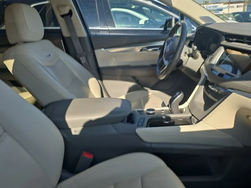 2022 Cadillac XT5 Premium Luxury photo 1
