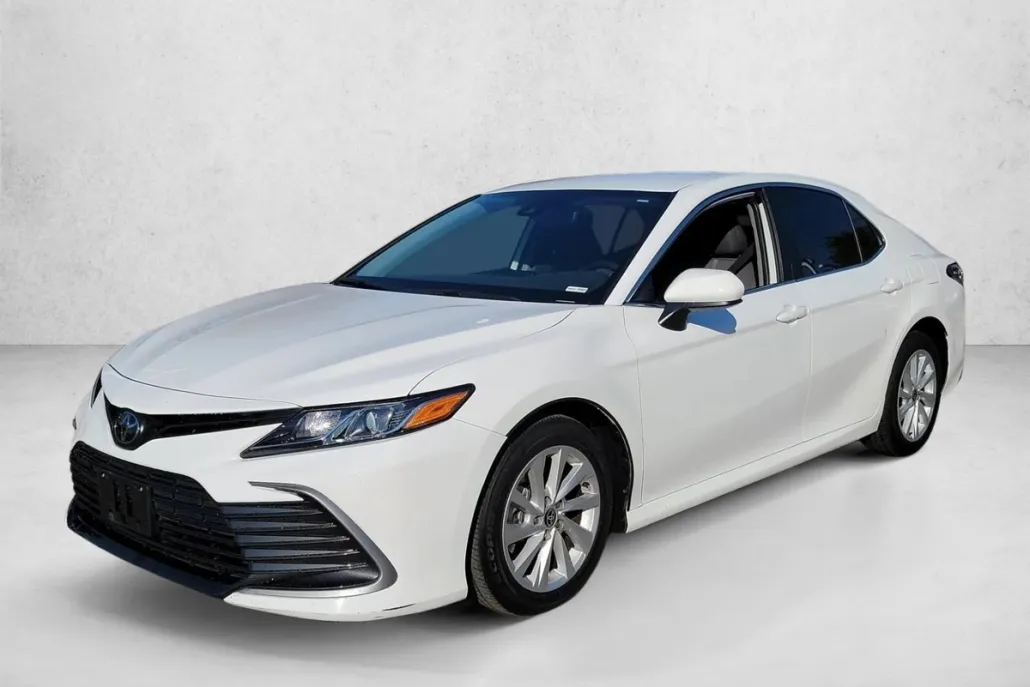 2022 Toyota Camry LE photo 1