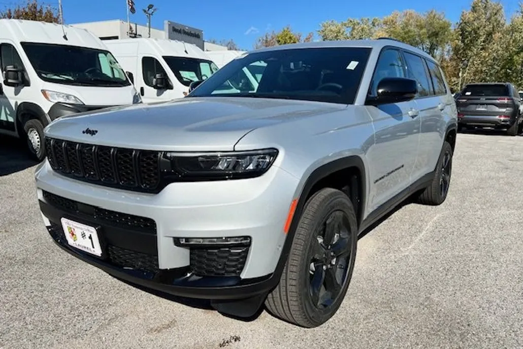2025 Jeep Grand Cherokee Limited photo 1