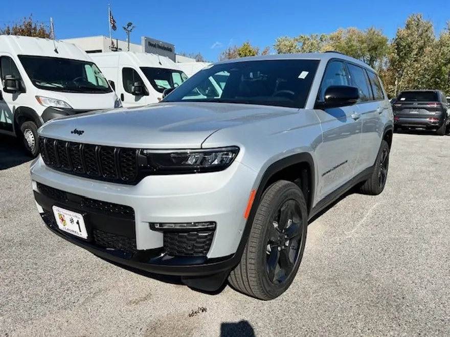 2025 Jeep Grand Cherokee Limited photo 1