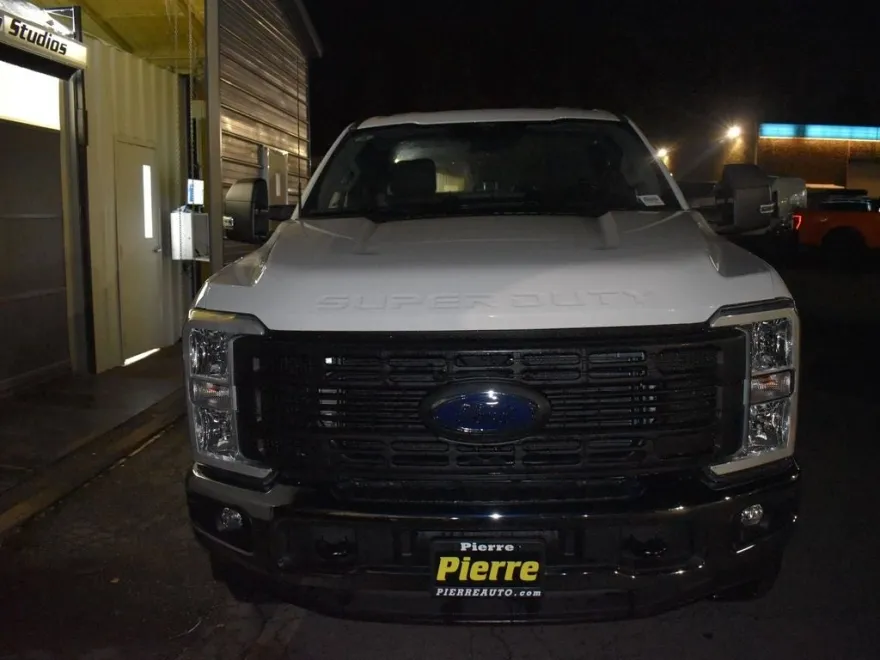 2025 Ford F-350 photo 1