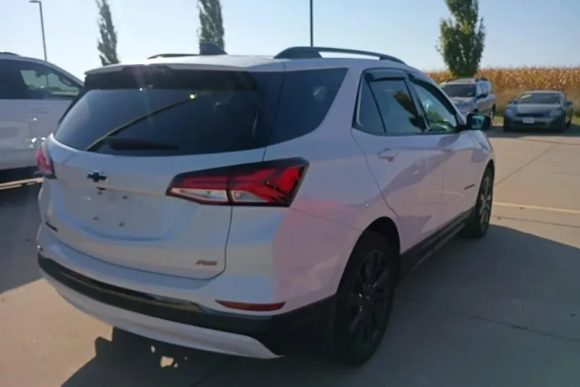2022 Chevrolet Equinox RS photo 1