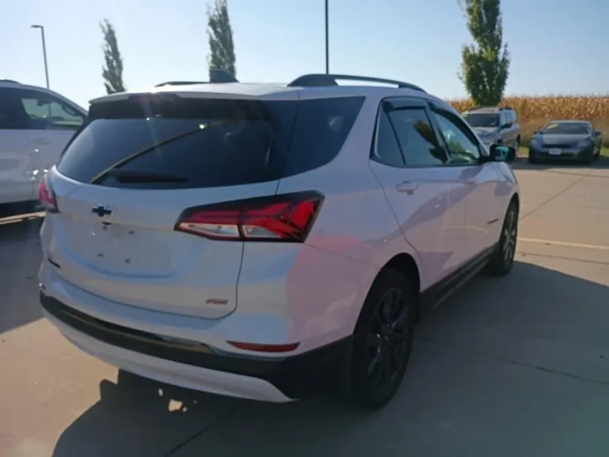 2022 Chevrolet Equinox RS photo 1