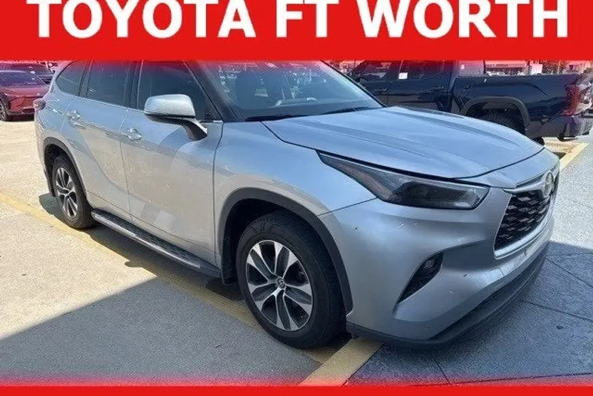 2022 Toyota Highlander XLE photo 1