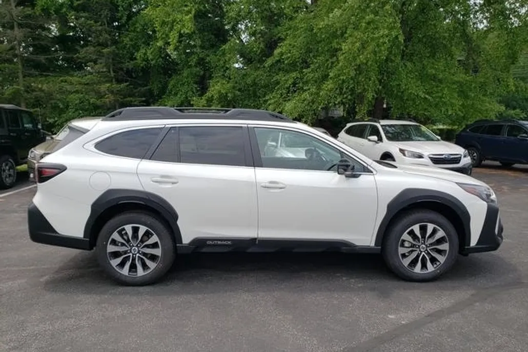 2025 Subaru Outback Limited photo 1