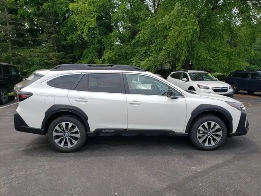 2025 Subaru Outback Limited photo 1