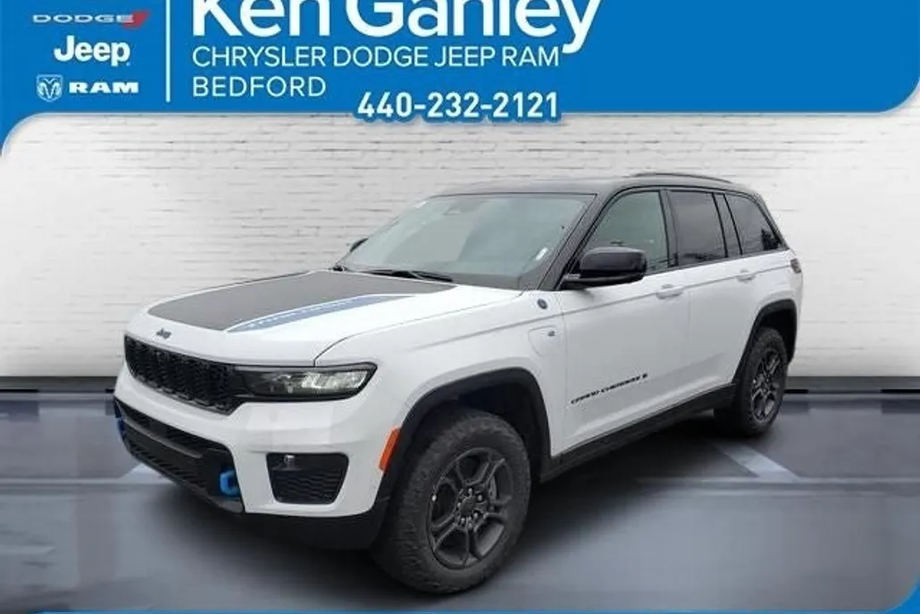 2024 Jeep Cherokee Trailhawk 4xe photo 1