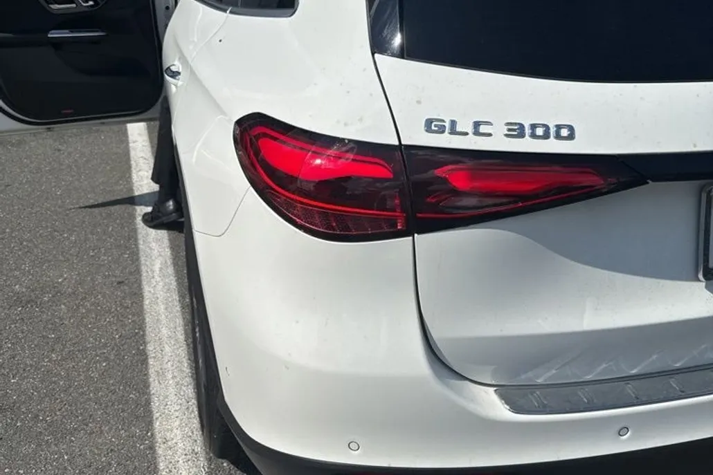 2025 Mercedes Benz GLC 300 4MATIC photo 1