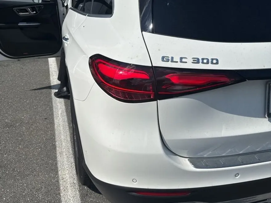2025 Mercedes Benz GLC 300 4MATIC photo 1
