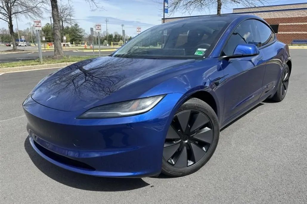 2024 Tesla Model 3 photo 1