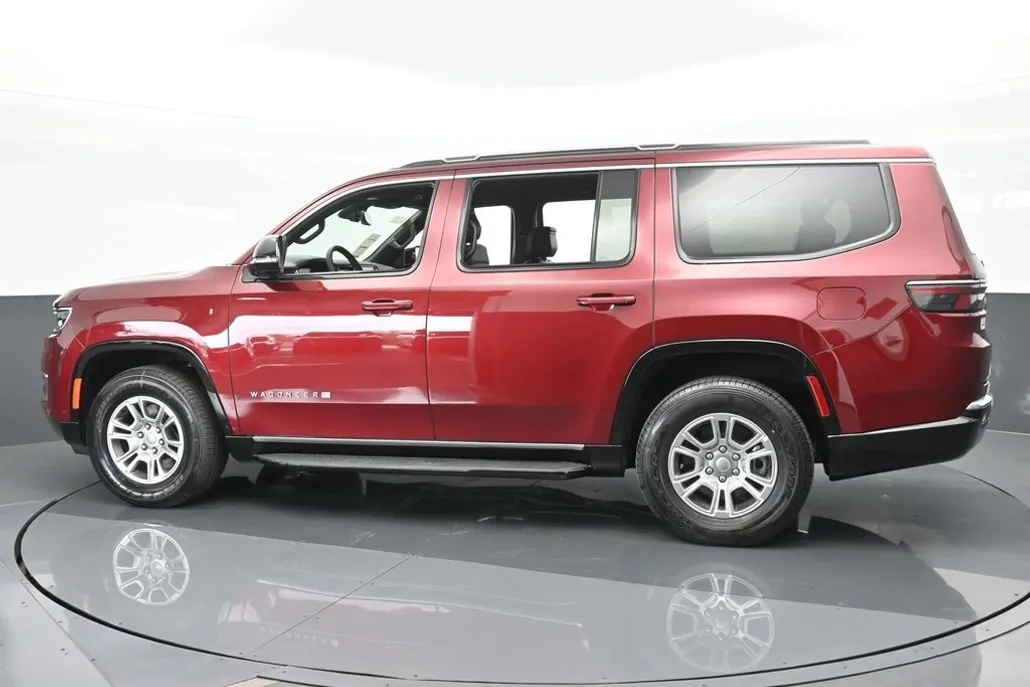 2024 Jeep Wagoneer photo 1