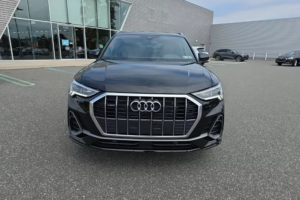 2025 Audi Q3 S line Premium Plus photo 1