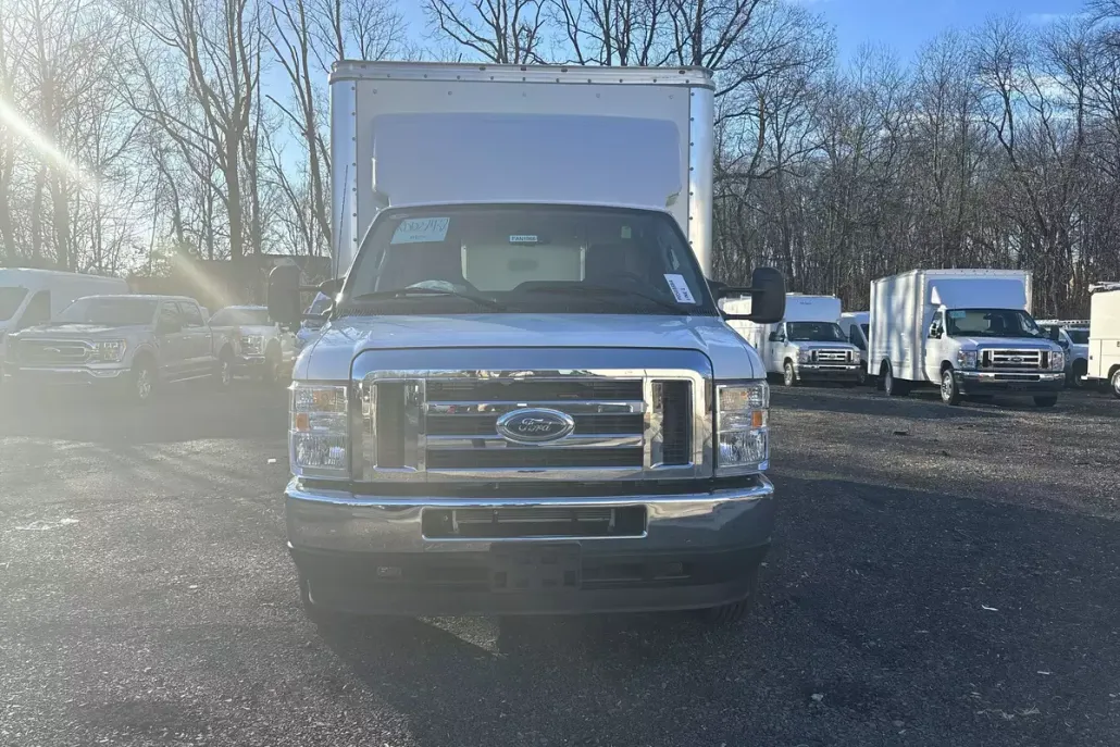 2024 Ford E-450 Cutaway XL photo 1