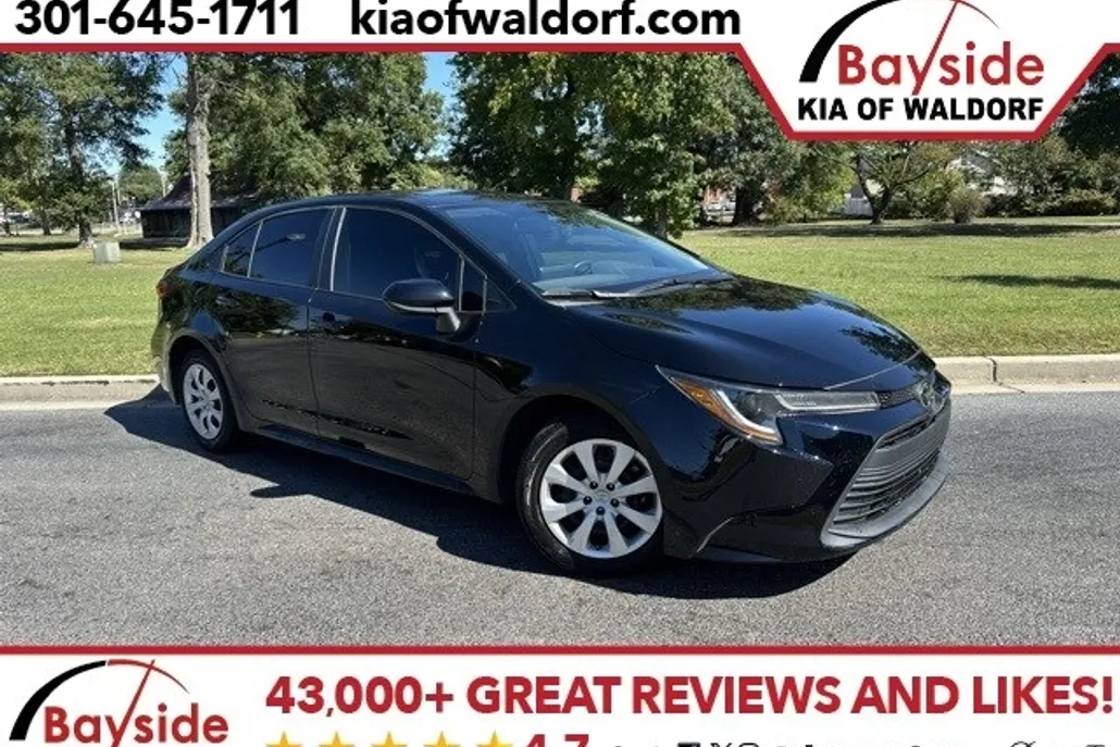 2024 Toyota Corolla LE photo 1