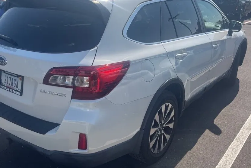2015 Subaru Outback 2.5i photo 1