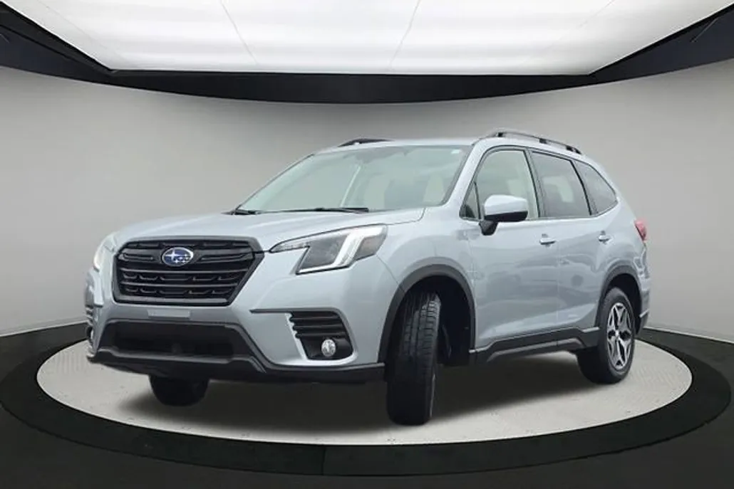 2023 Subaru Forester Premium photo 1