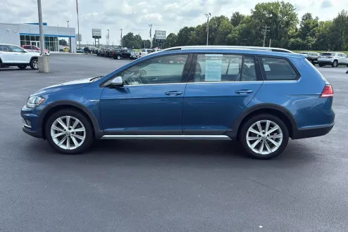 2019 Volkswagen Golf Alltrack S photo 3