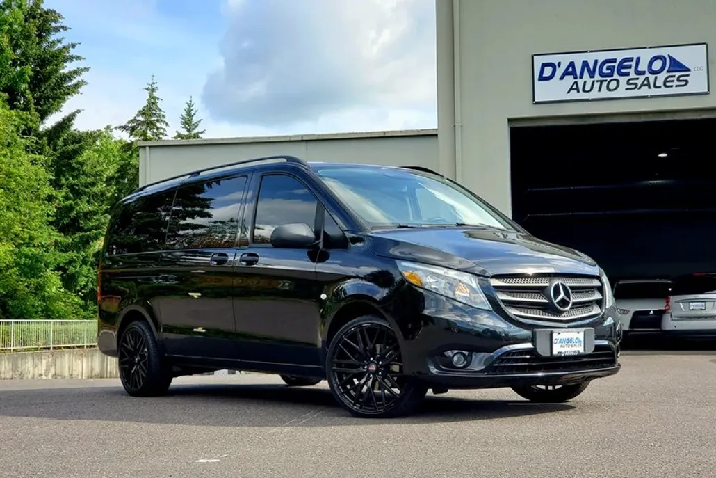 2016 Mercedes Benz Metris Passenger photo 1