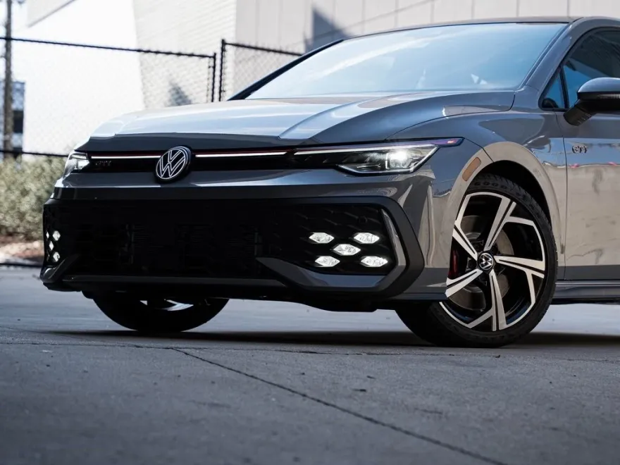 2025 Volkswagen Golf GTI SE photo 1