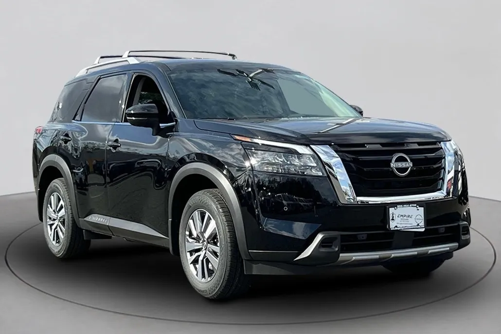 2025 Nissan Pathfinder SL photo 1