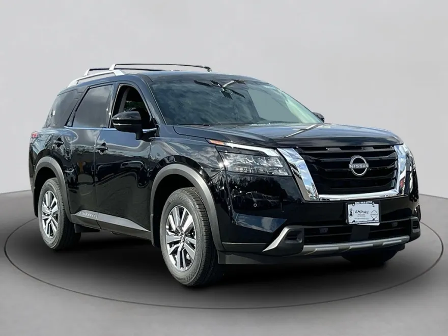 2025 Nissan Pathfinder SL photo 1