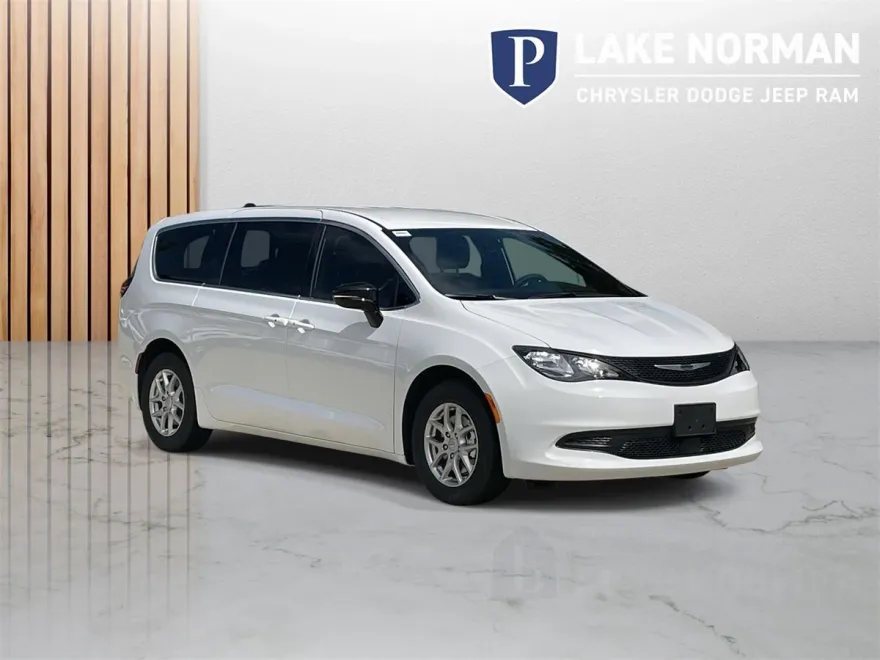 2025 Chrysler Voyager LX photo 1