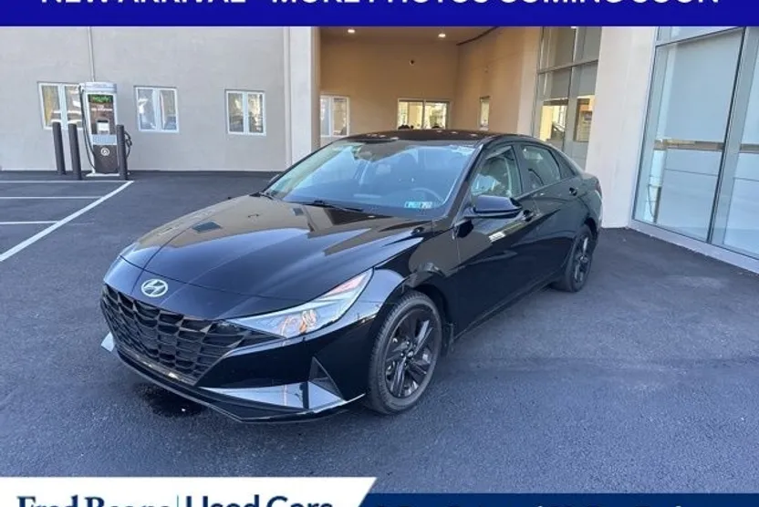2023 Hyundai Elantra SEL photo 1