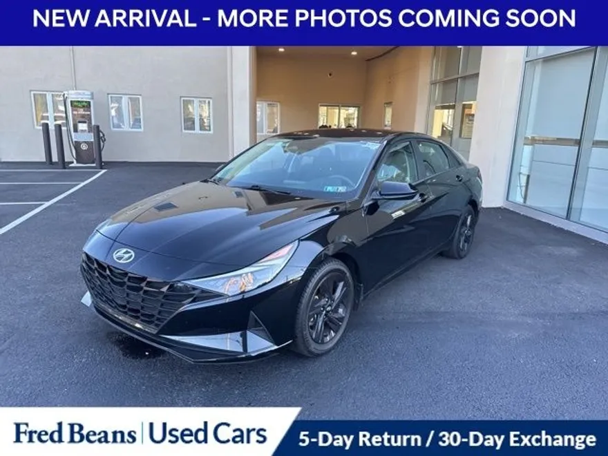 2023 Hyundai Elantra SEL photo 1