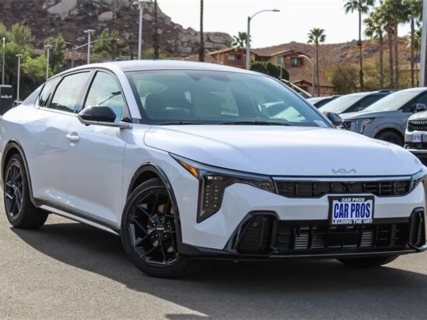 2025 Kia K4 GT-Line Turbo photo 1