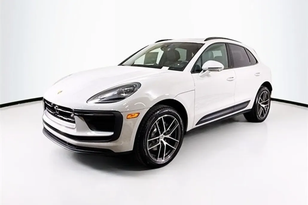 2025 Porsche Macan T photo 1