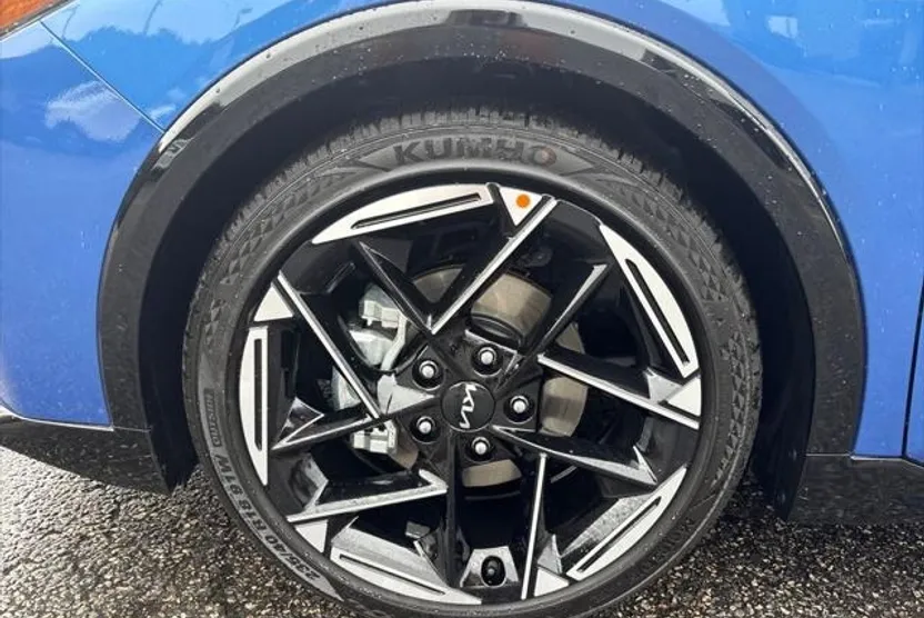 2025 Kia K4 GT-Line photo 1