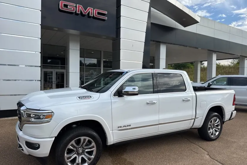 2022 Ram 1500 Limited photo 1