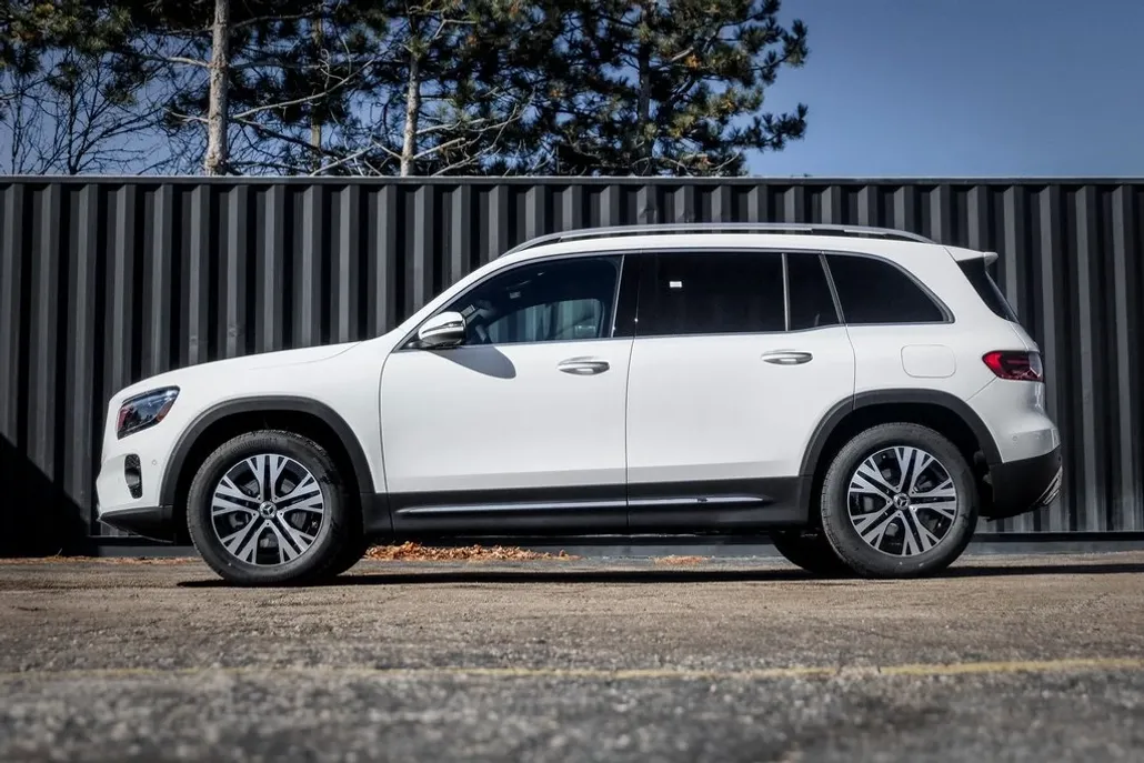 2025 Mercedes Benz GLB 250 4MATIC photo 1
