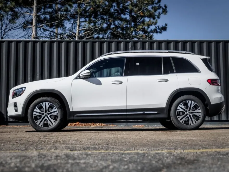 2025 Mercedes Benz GLB 250 4MATIC photo 1