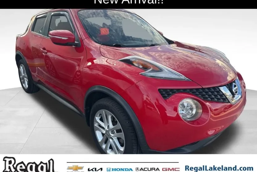 2015 Nissan Juke SV photo 1